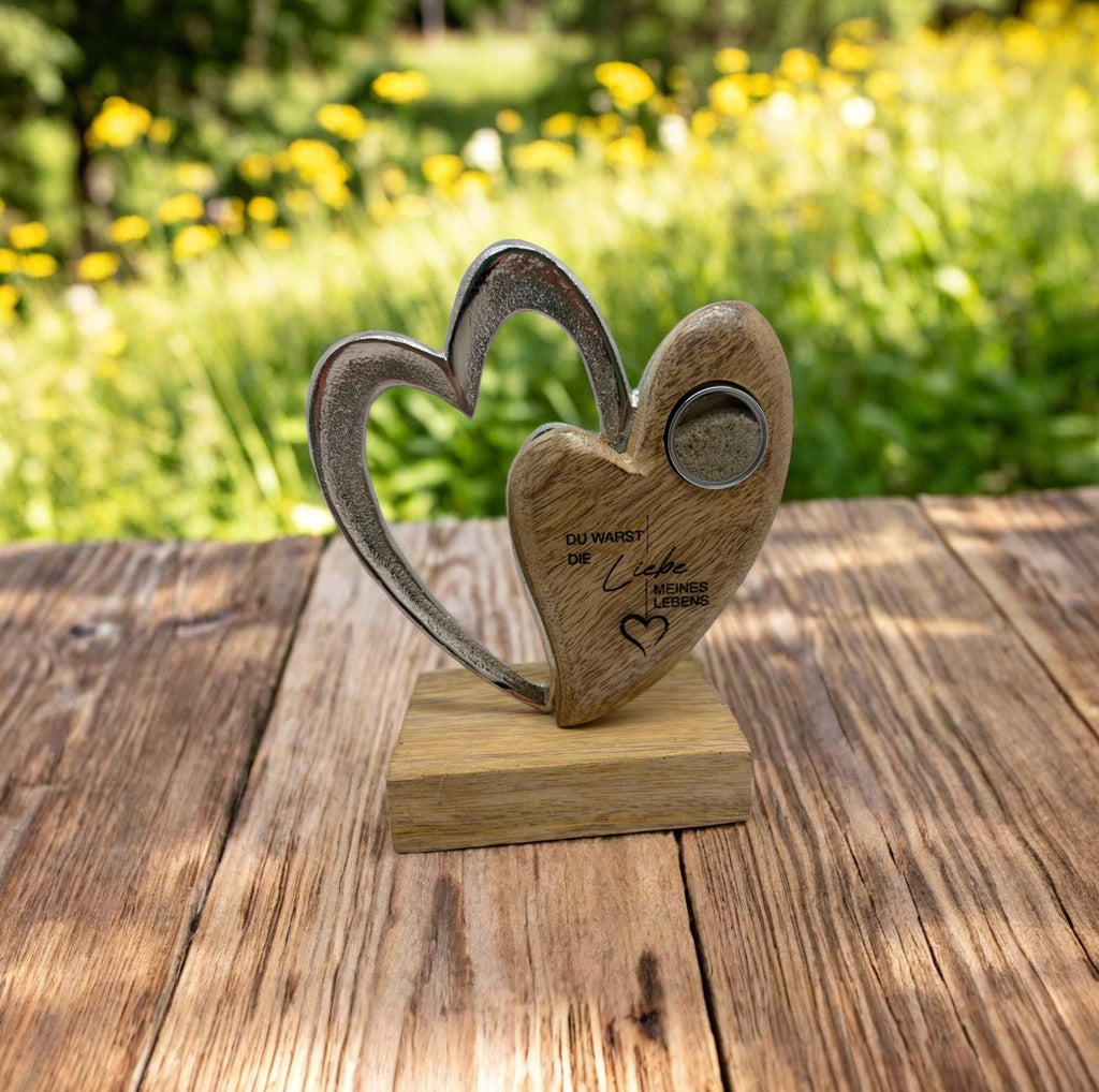 Erinnerungs-Doppelherz voller Erinnerungen in einem Medaillon