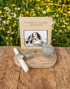 Erinnerungsstation: Holzbase mit Fotorahmen, Kerze und Glas für Erinnerungen (Kopie)