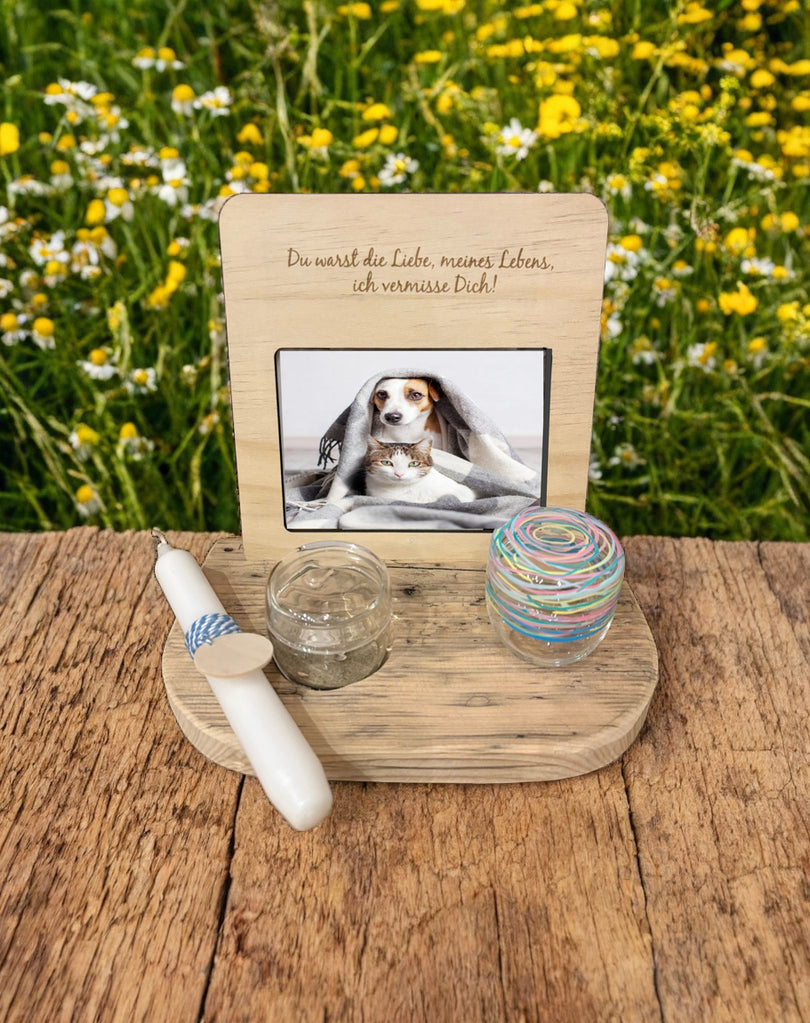 Erinnerungsstation: Holzbase mit Fotorahmen, Kerze und Glas für Erinnerungen (Kopie)