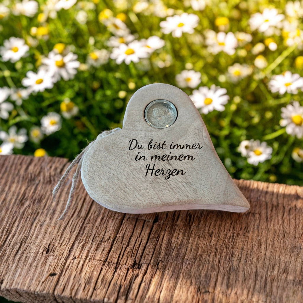 Fellnasen Erinnerungsholzherz Natur handgefertigt mit befüllbarem Medaillon