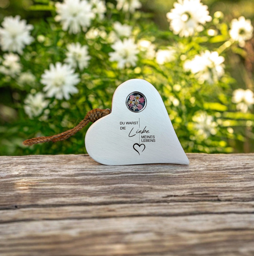 Holzherz weiß gekalkt voller Erinnerungen
