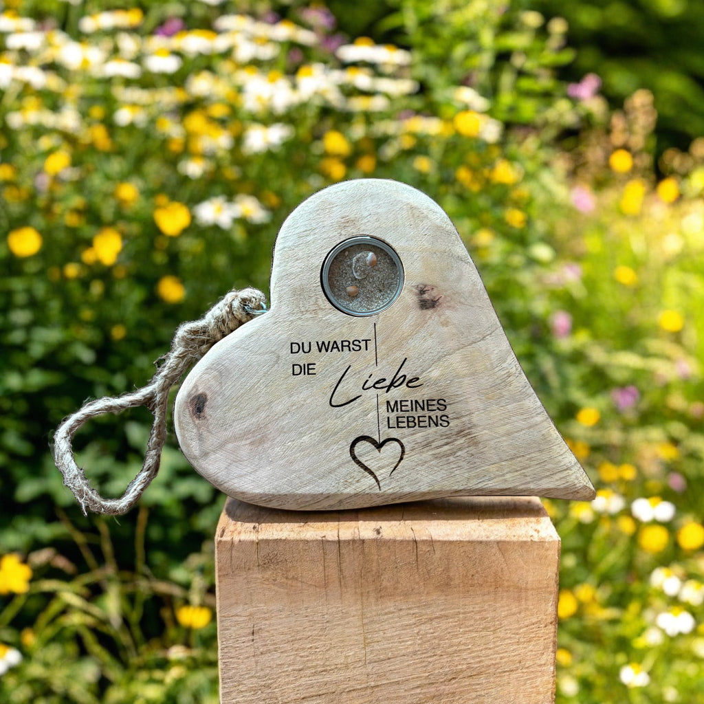 Fellnasen Erinnerungsholzherz Natur handgefertigt mit befüllbarem Medaillon