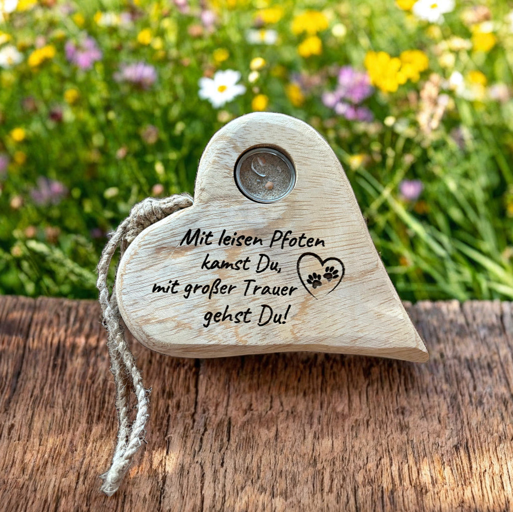 Fellnasen Erinnerungsholzherz Natur handgefertigt mit befüllbarem Medaillon